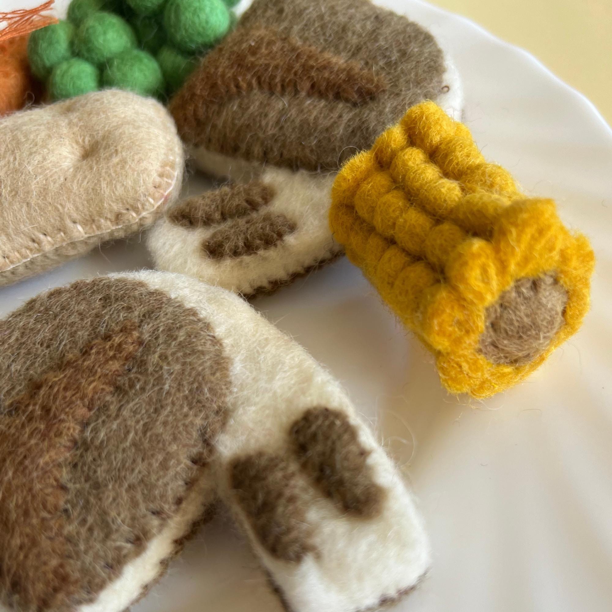 Felt Food Lamb Roast Dinner Independent Play for Toddlers Pretend Play Kitchen Food for Preschoolers Meat and Veggies Felt Food Gift