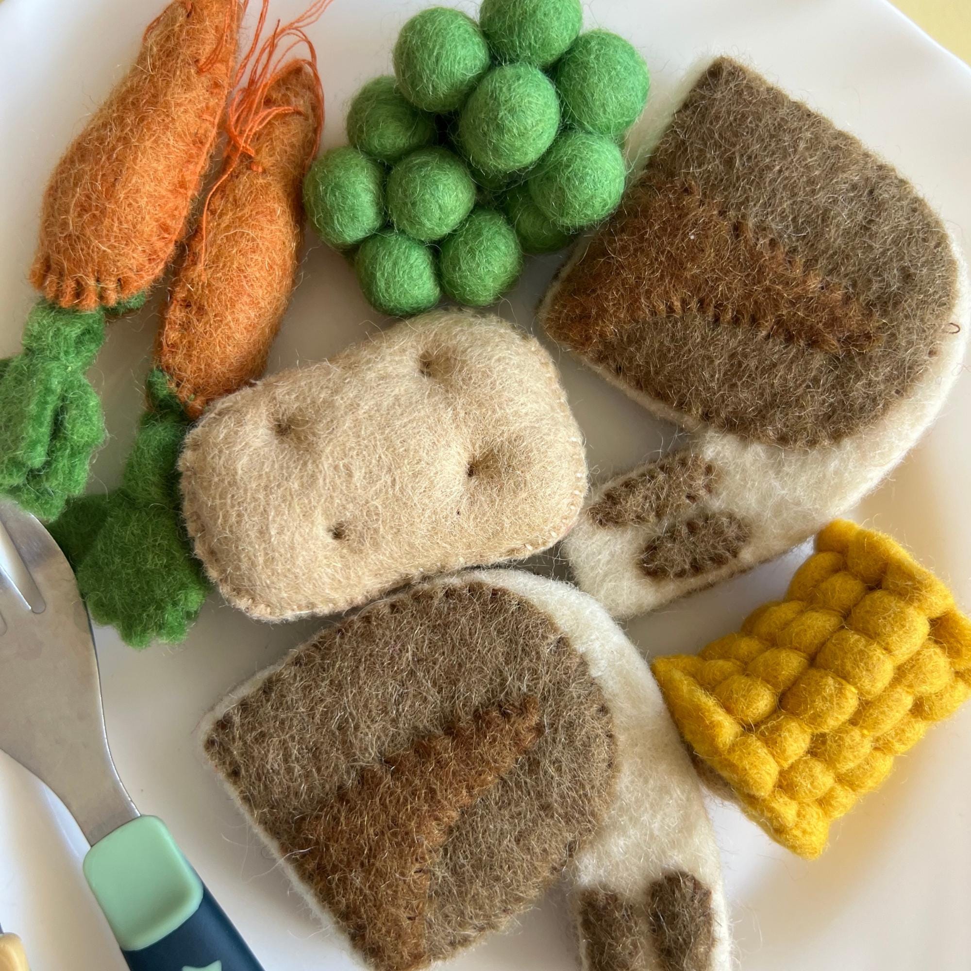 Felt Food Lamb Roast Dinner Independent Play for Toddlers Pretend Play Kitchen Food for Preschoolers Meat and Veggies Felt Food Gift